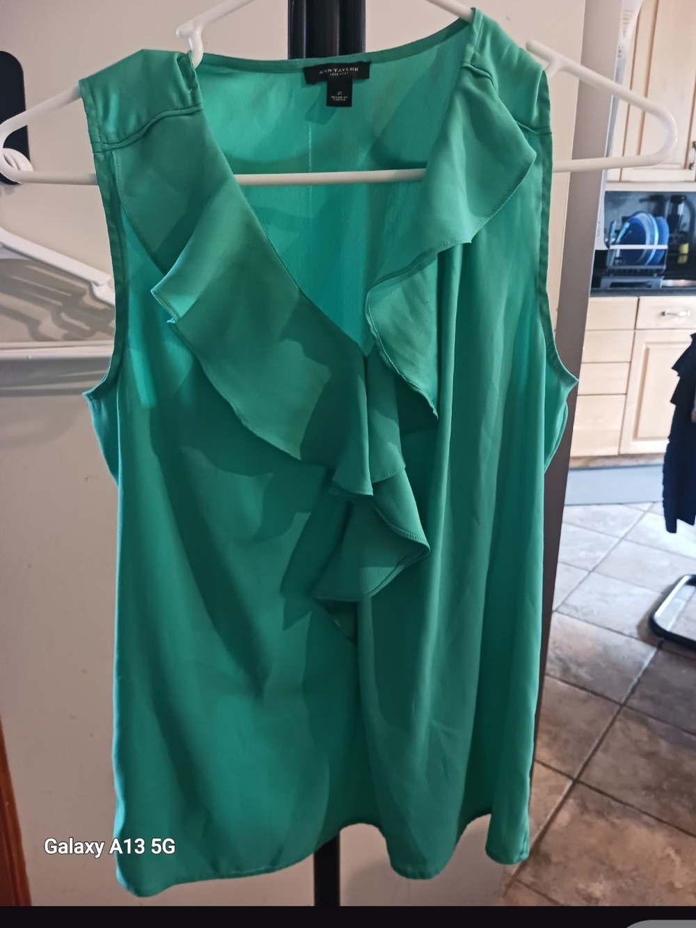 Ann Taylor Green Ruffle Front Sleeveless Blouse Shell Top Size 2